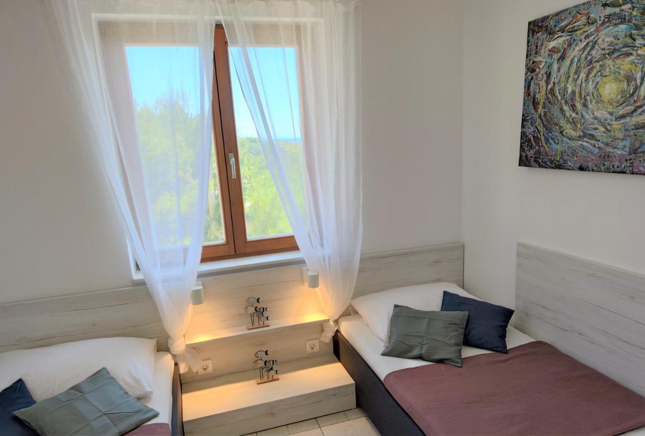 Apartments Riba Вис Екстериор снимка
