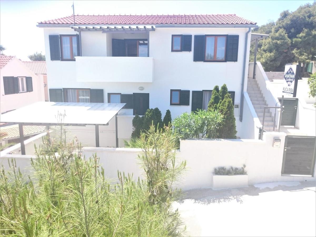 Apartments Riba Вис Екстериор снимка