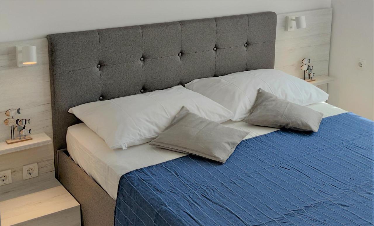 Apartments Riba Вис Екстериор снимка