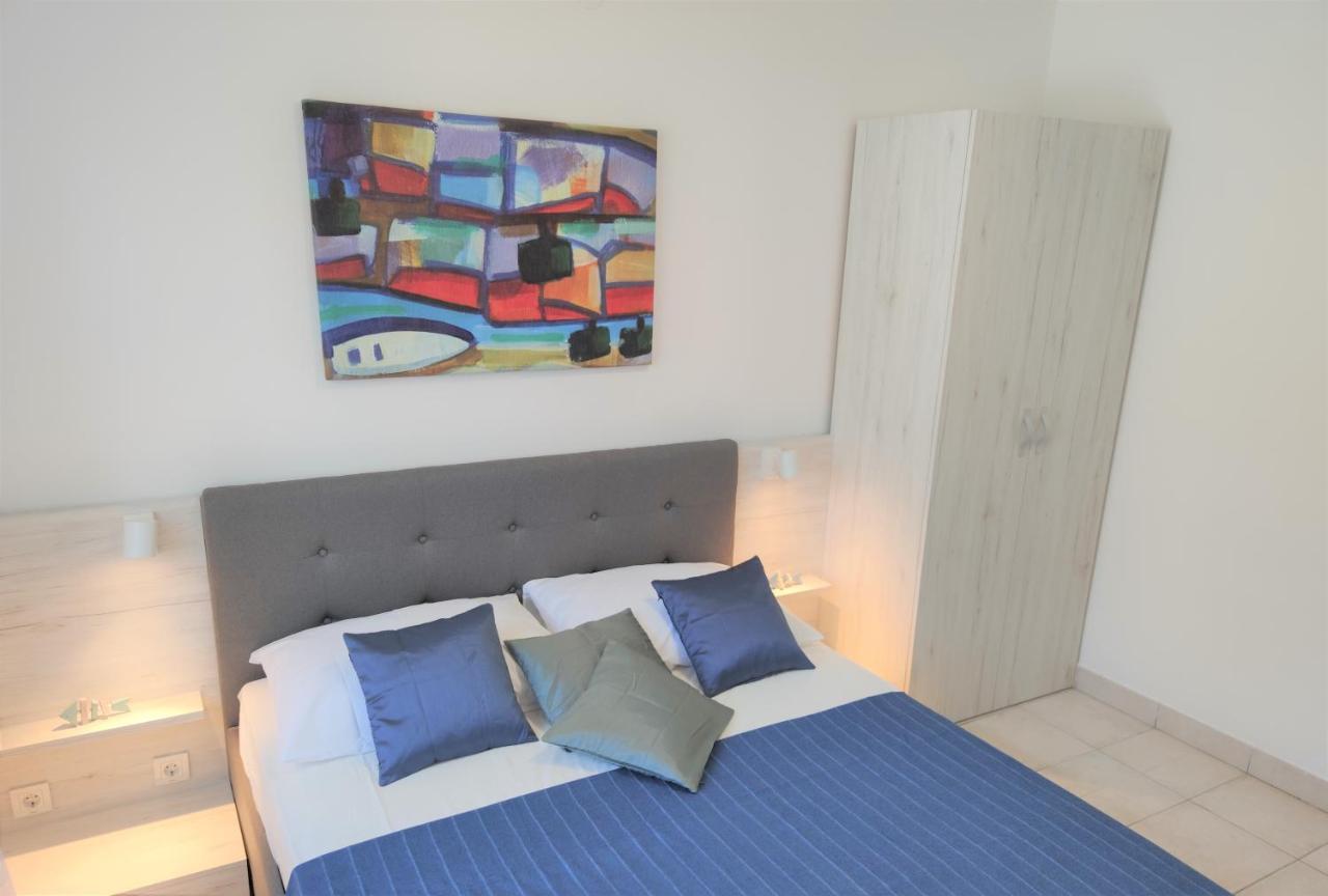 Apartments Riba Вис Екстериор снимка