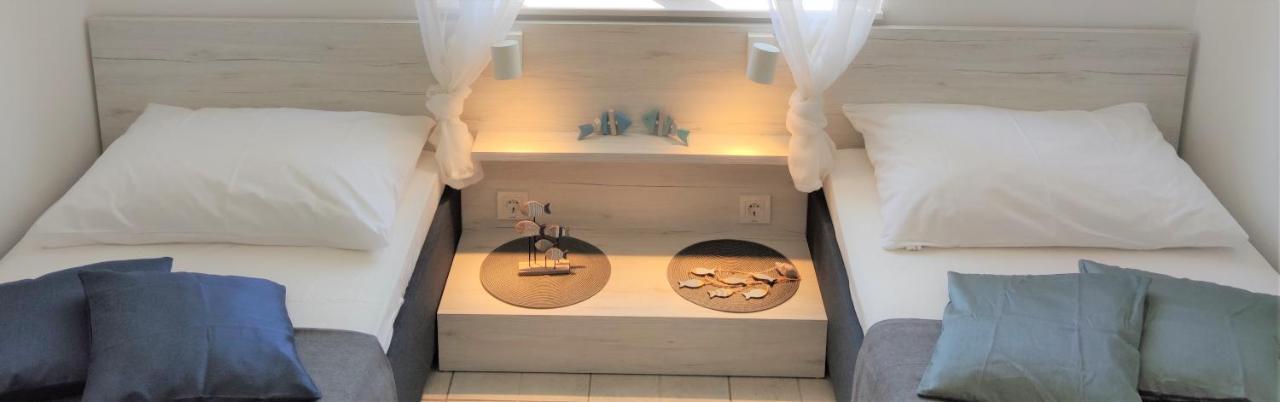Apartments Riba Вис Екстериор снимка