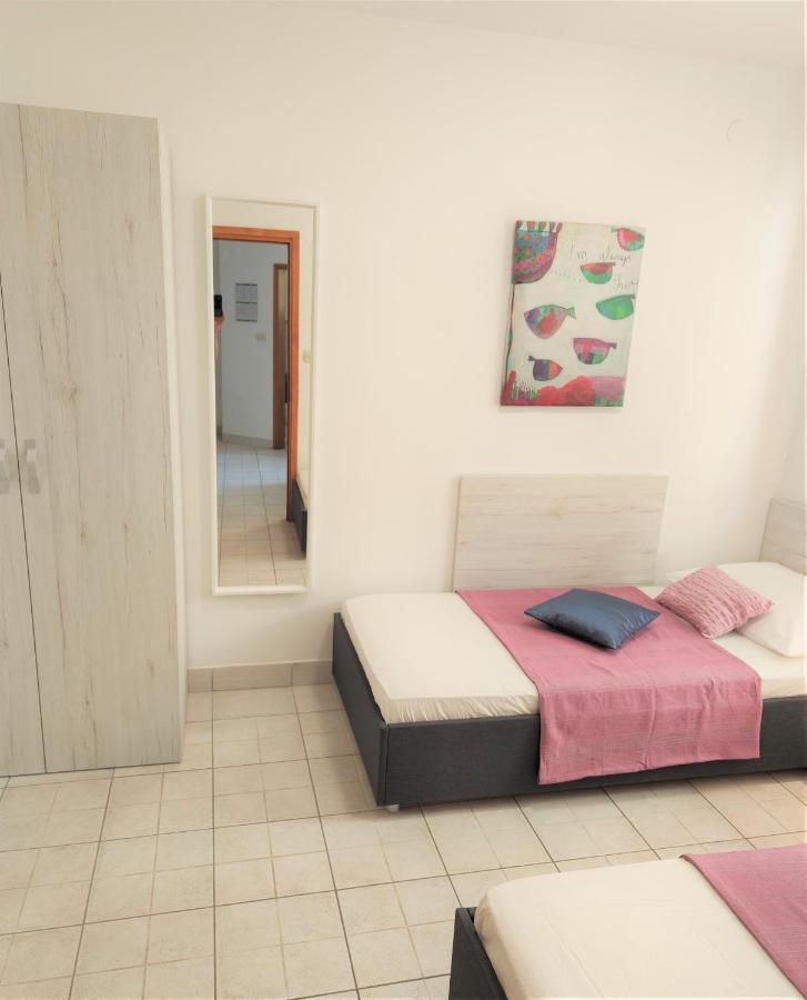 Apartments Riba Вис Екстериор снимка