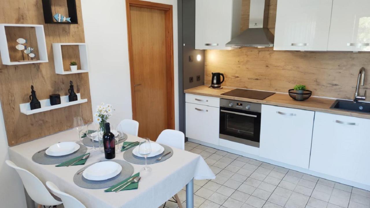 Apartments Riba Вис Екстериор снимка