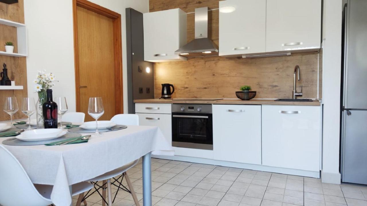 Apartments Riba Вис Екстериор снимка