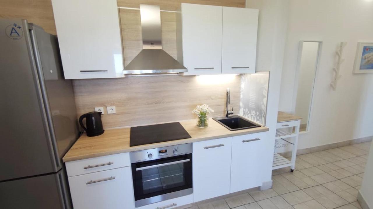 Apartments Riba Вис Екстериор снимка