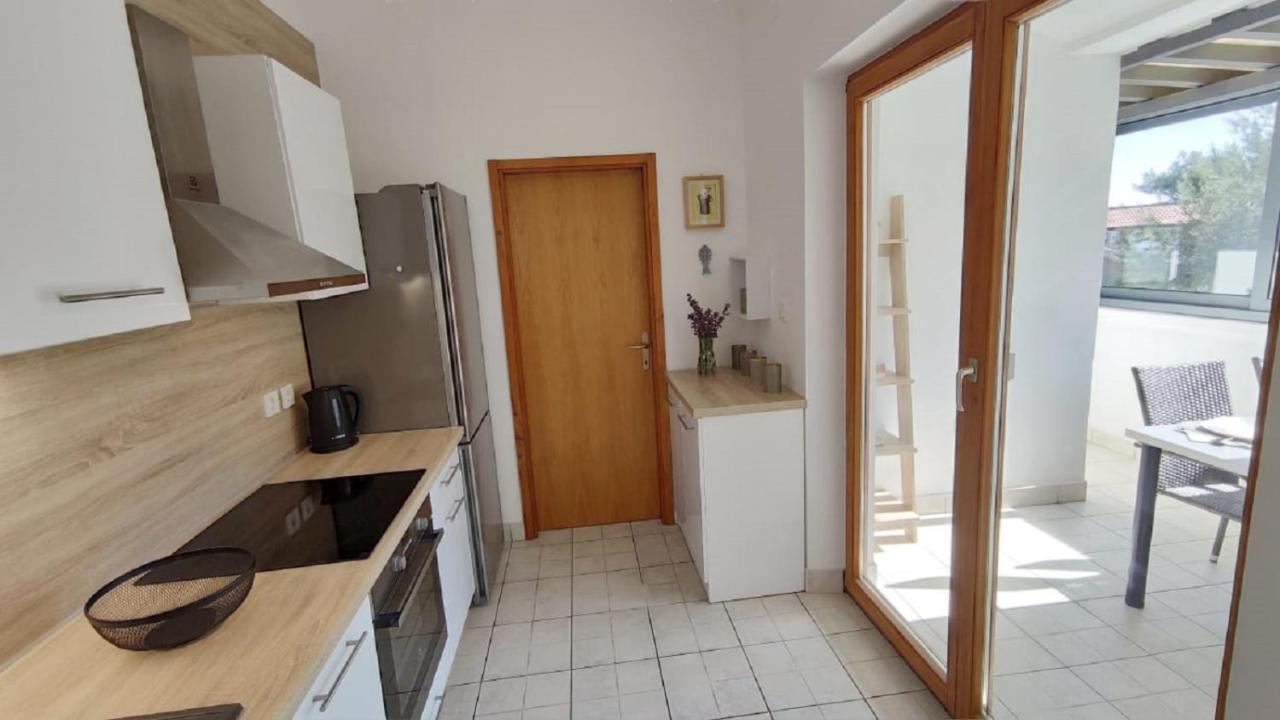 Apartments Riba Вис Екстериор снимка