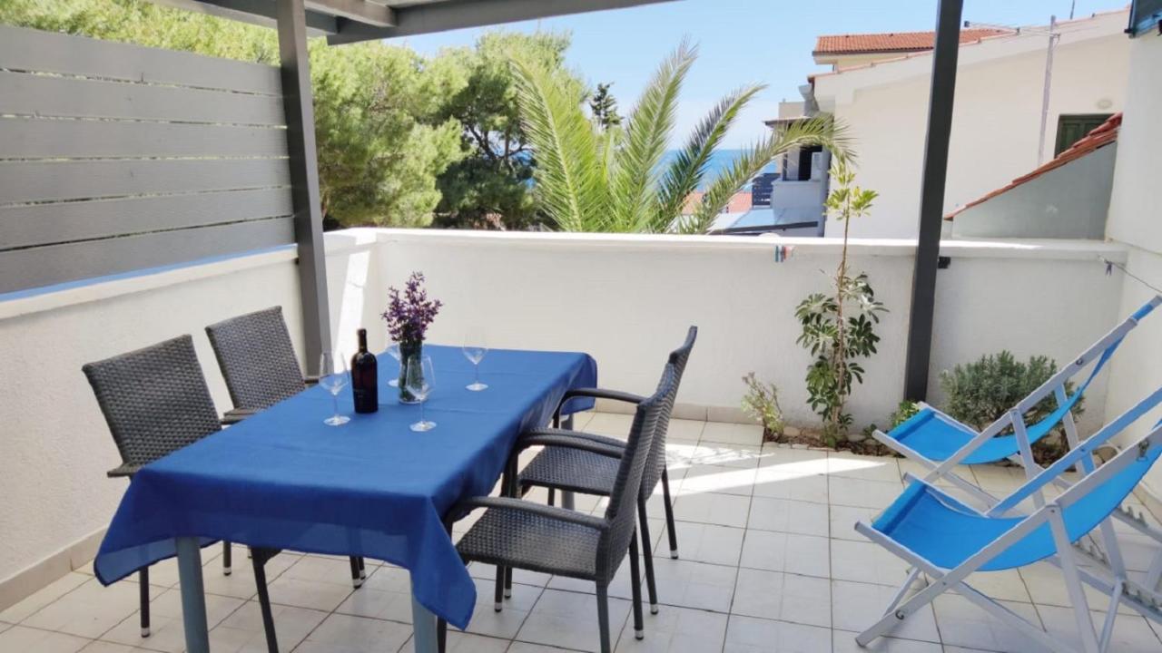 Apartments Riba Вис Екстериор снимка