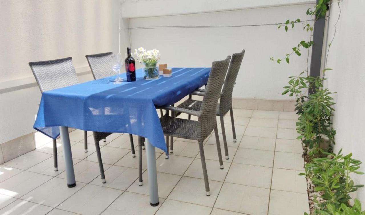 Apartments Riba Вис Екстериор снимка