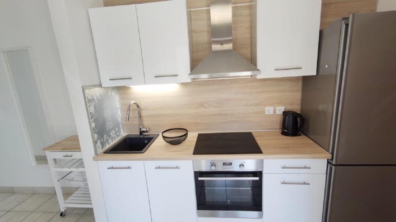 Apartments Riba Вис Екстериор снимка