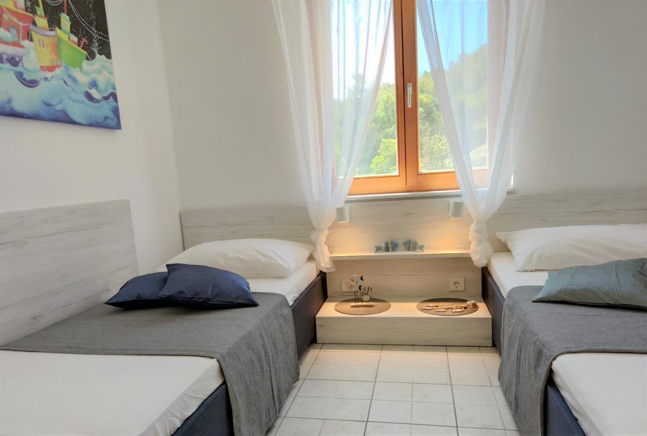 Apartments Riba Вис Стая снимка