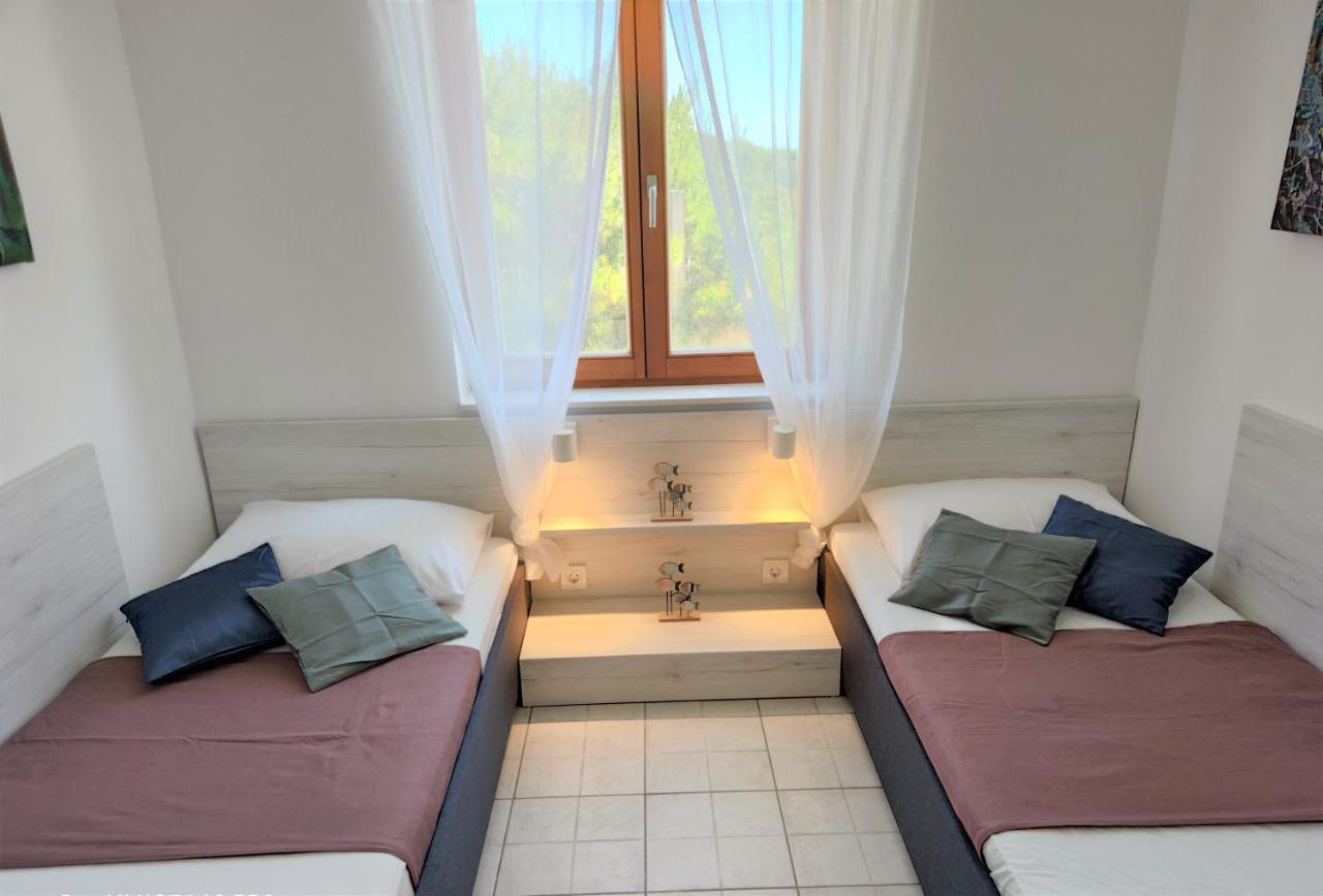 Apartments Riba Вис Стая снимка