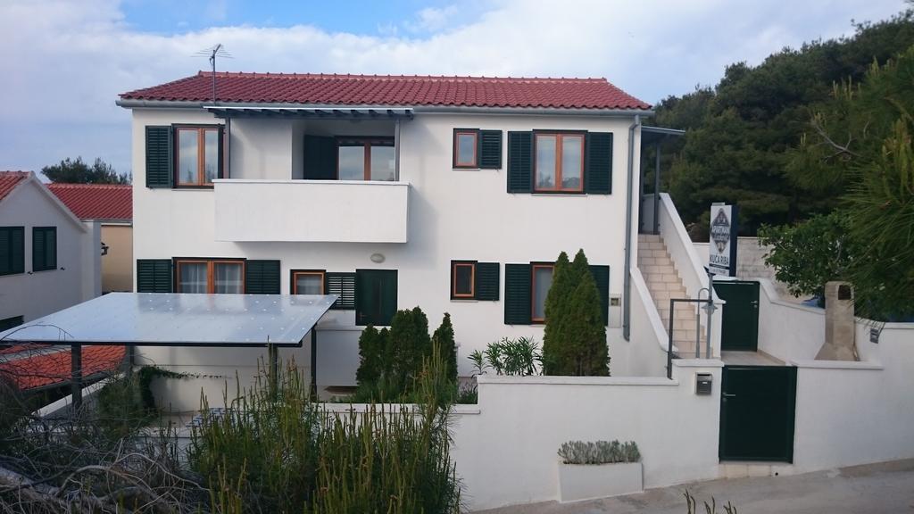Apartments Riba Вис Екстериор снимка